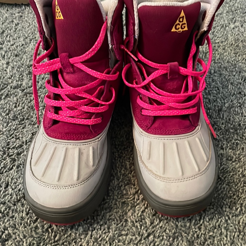 Slightly worn Nike ACG Boots